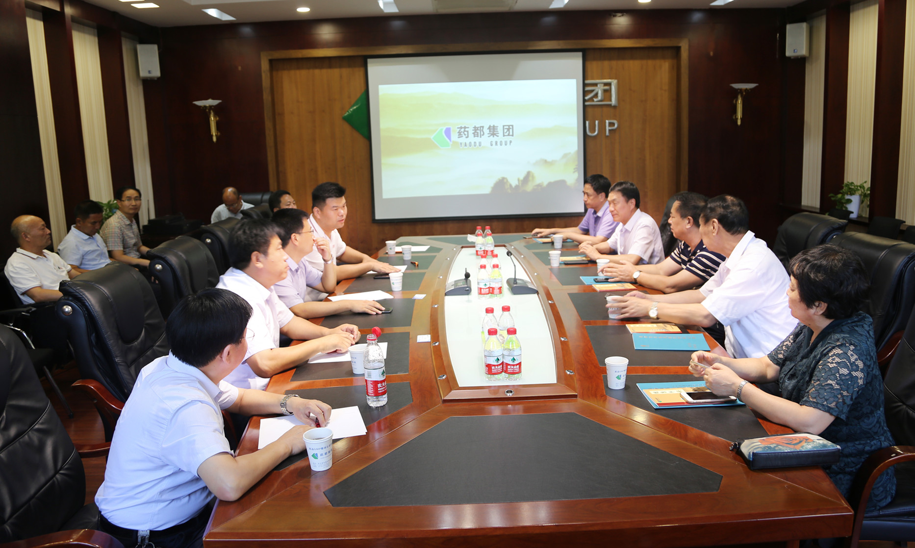 河北省農(nóng)業(yè)農(nóng)村廳領(lǐng)導來藥都制藥集團指導工作