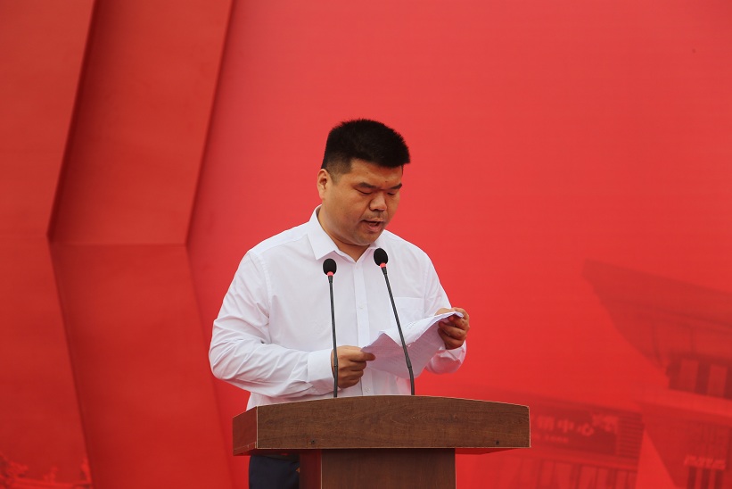 藥都集團(tuán)總經(jīng)理、安國市中藥協(xié)會(huì)會(huì)長李龍受邀出席安國市中藥材批發(fā)交易市場開業(yè)慶典并作致辭